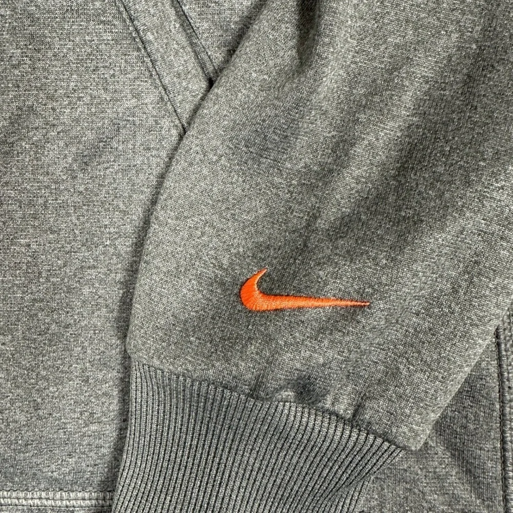 Nike Therma-Fit Hoodie Men Medium Grey Graphic Gradient Logo Pullover Sweatshirt
